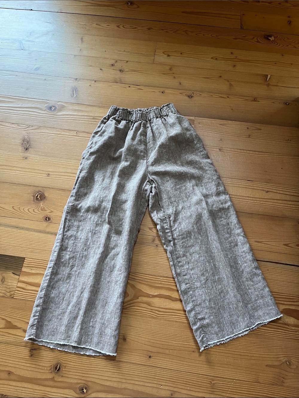 Linen wide leg capris with pockets and wide elastic band, women’s medium